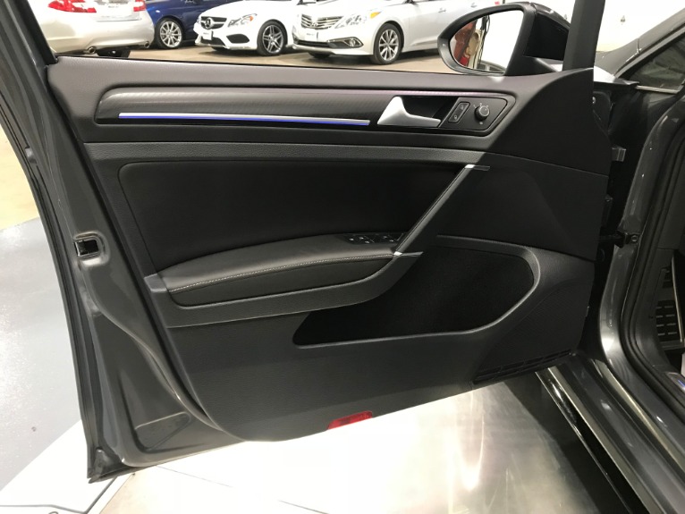 Used-2018-Volkswagen-Golf-R-AWD-4dr-Hatchback-6M