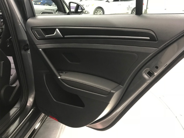 Used-2018-Volkswagen-Golf-R-AWD-4dr-Hatchback-6M