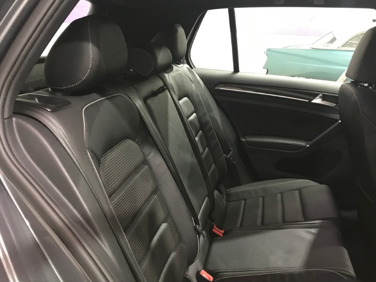 Used-2018-Volkswagen-Golf-R-AWD-4dr-Hatchback-6M