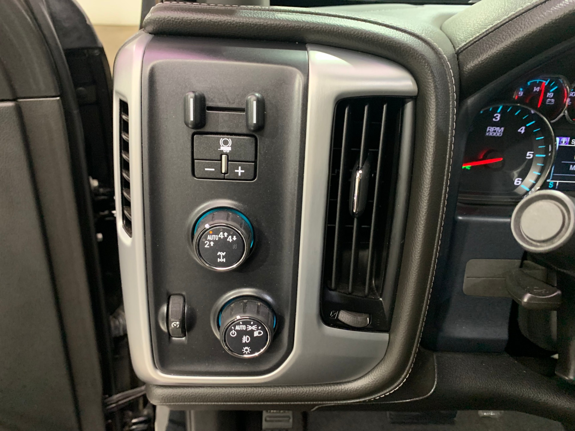 Used-2018-GMC-Sierra-1500-SLT-4X4