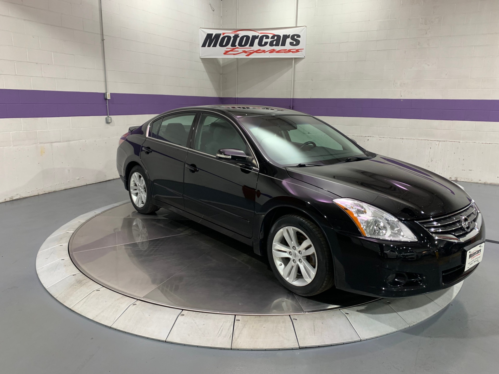 Used-2012-Nissan-Altima-35-SR-FWD