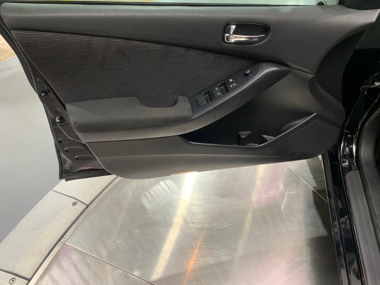 Used-2012-Nissan-Altima-35-SR-FWD