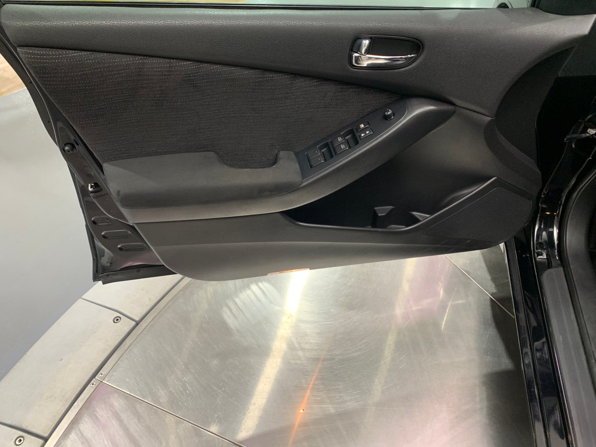 Used-2012-Nissan-Altima-35-SR-FWD