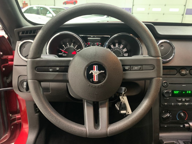 Used-2007-Ford-Mustang-V6-Deluxe-RWD