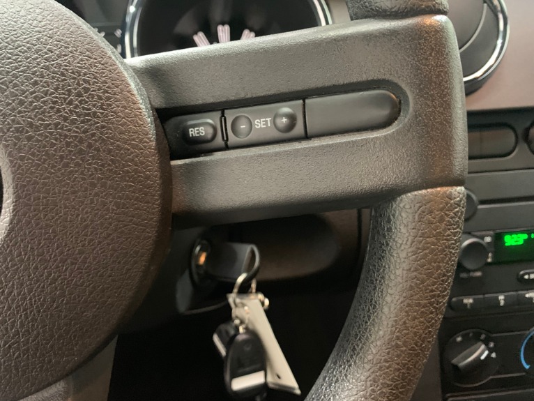 Used-2007-Ford-Mustang-V6-Deluxe-RWD