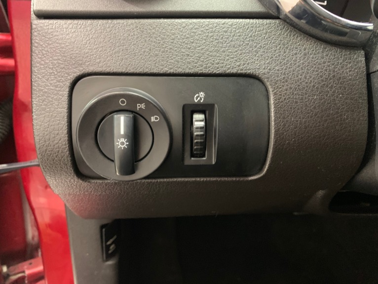 Used-2007-Ford-Mustang-V6-Deluxe-RWD