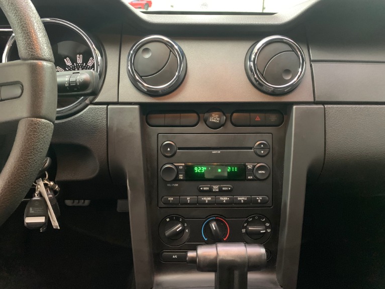Used-2007-Ford-Mustang-V6-Deluxe-RWD