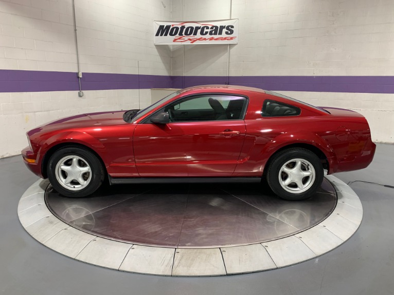 Used-2007-Ford-Mustang-V6-Deluxe-RWD