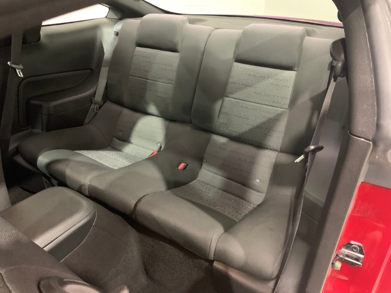 Used-2007-Ford-Mustang-V6-Deluxe-RWD