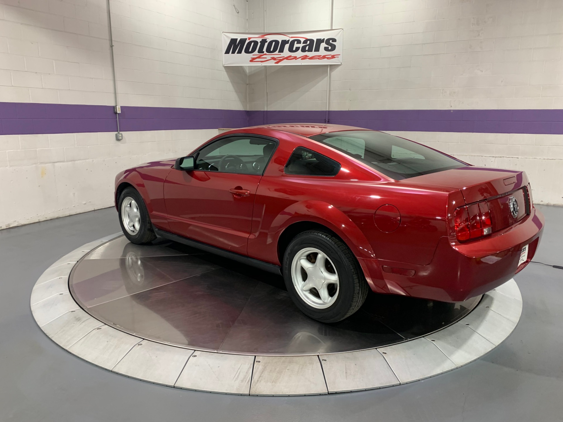 Used-2007-Ford-Mustang-V6-Deluxe-RWD