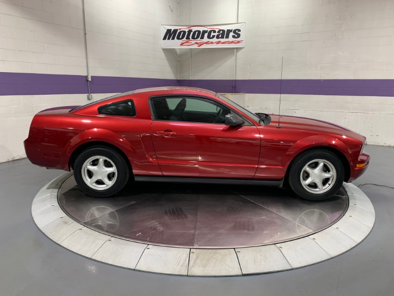 Used-2007-Ford-Mustang-V6-Deluxe-RWD