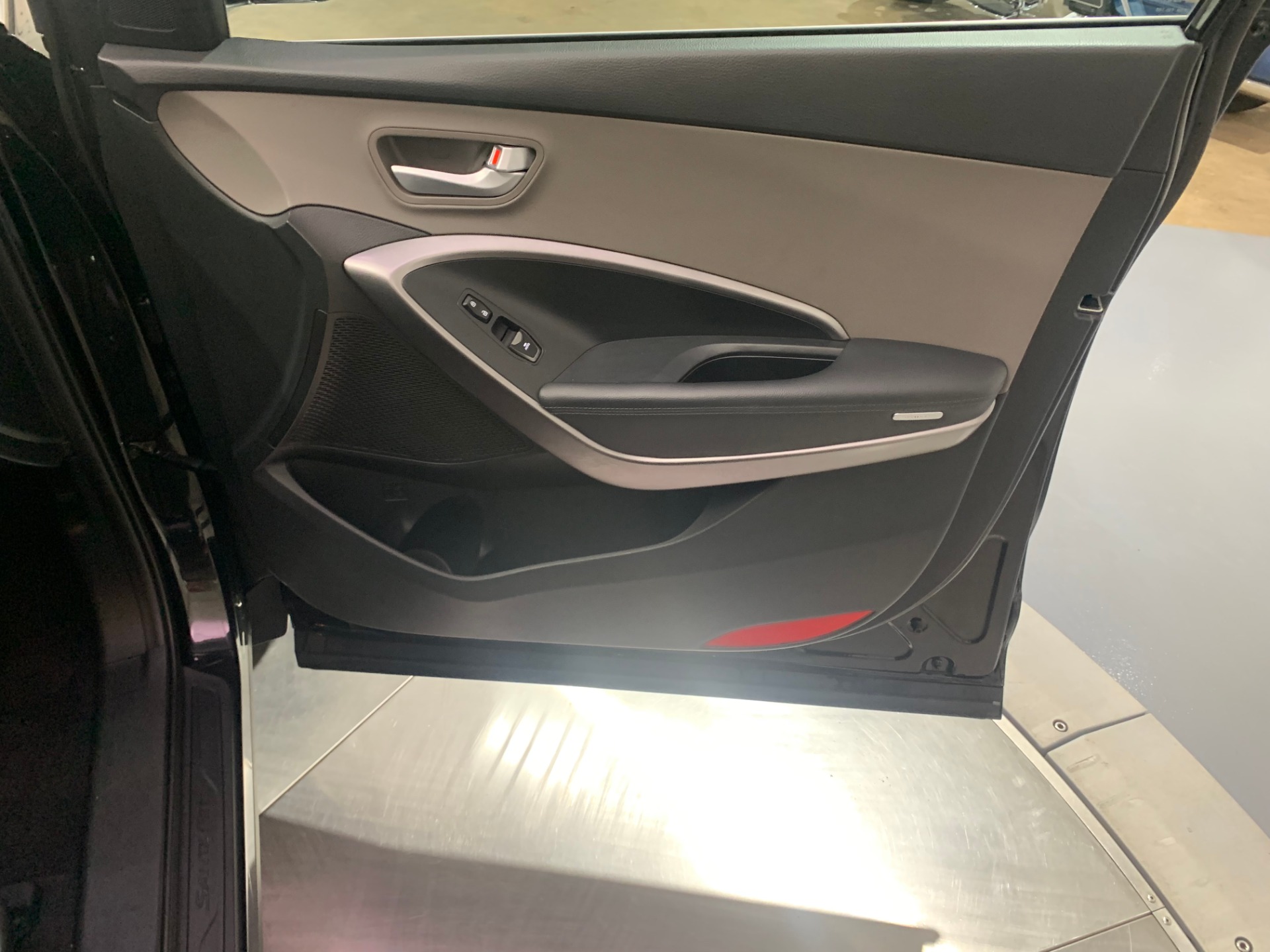 Used-2017-Hyundai-Santa-Fe-Sport-24L-AWD