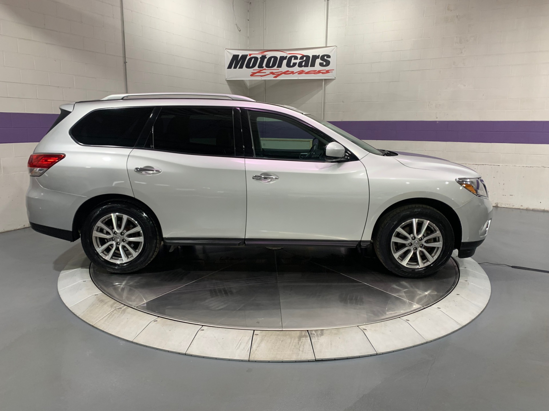 Used-2015-Nissan-Pathfinder-SV-FWD