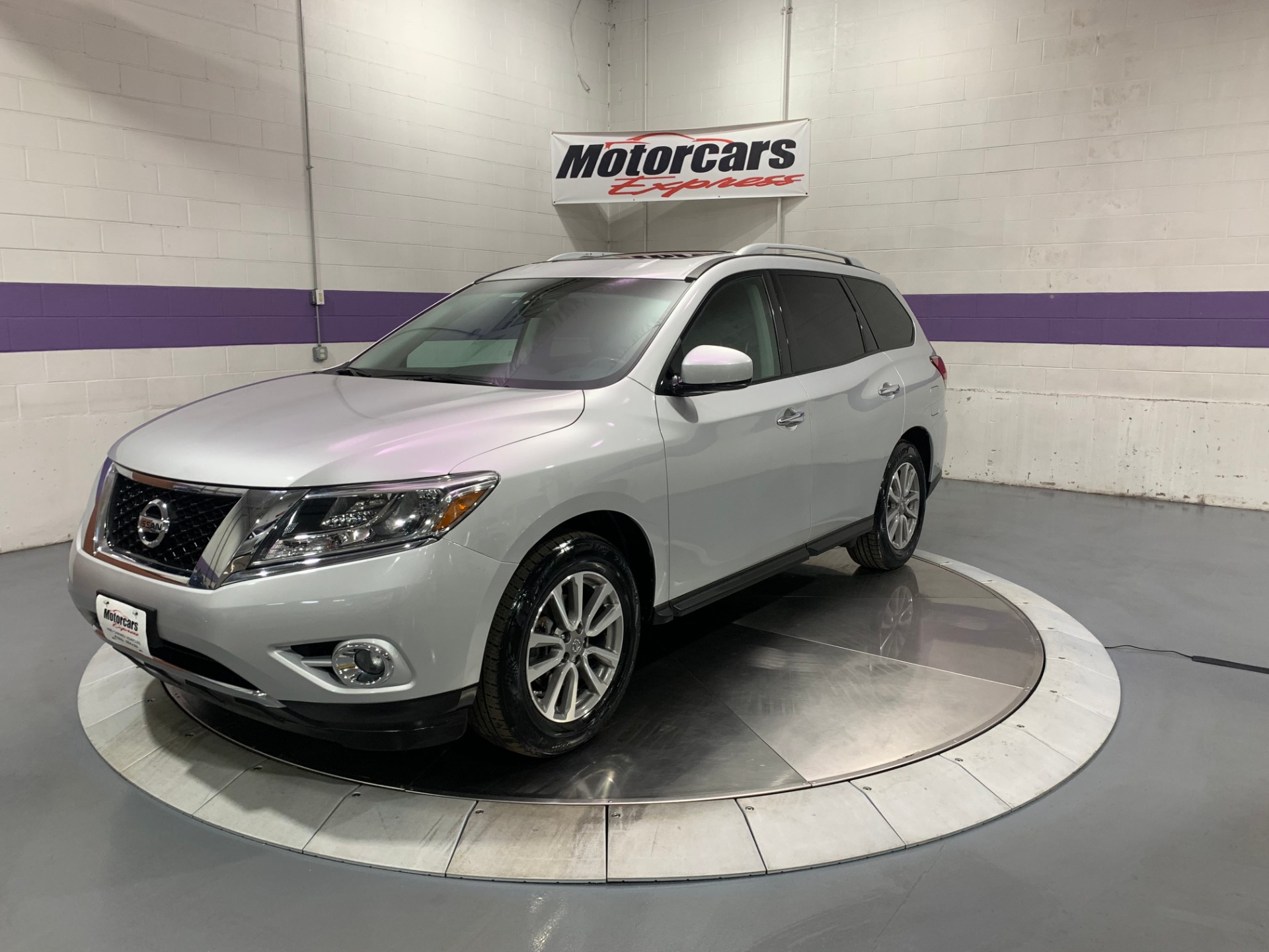 Used-2015-Nissan-Pathfinder-SV-FWD