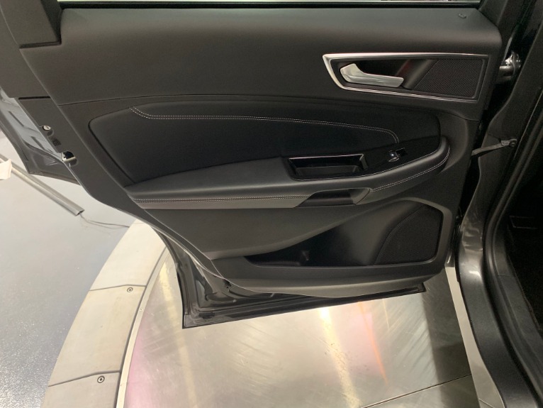 Used-2017-Ford-Edge-Titanium