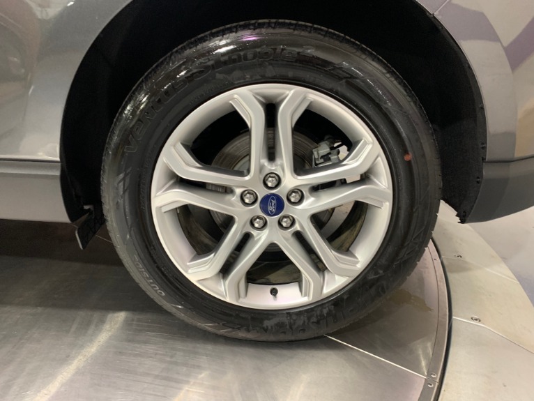 Used-2017-Ford-Edge-Titanium