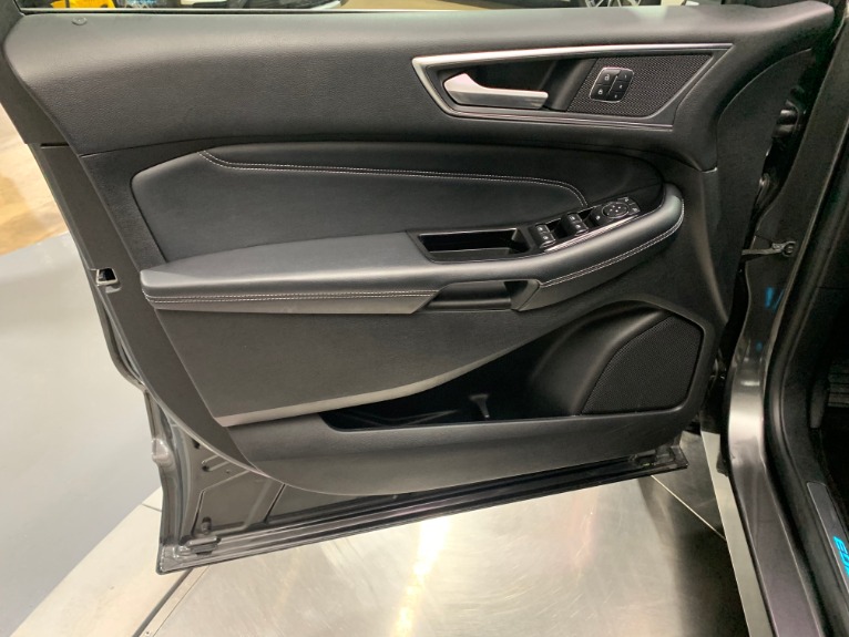 Used-2017-Ford-Edge-Titanium