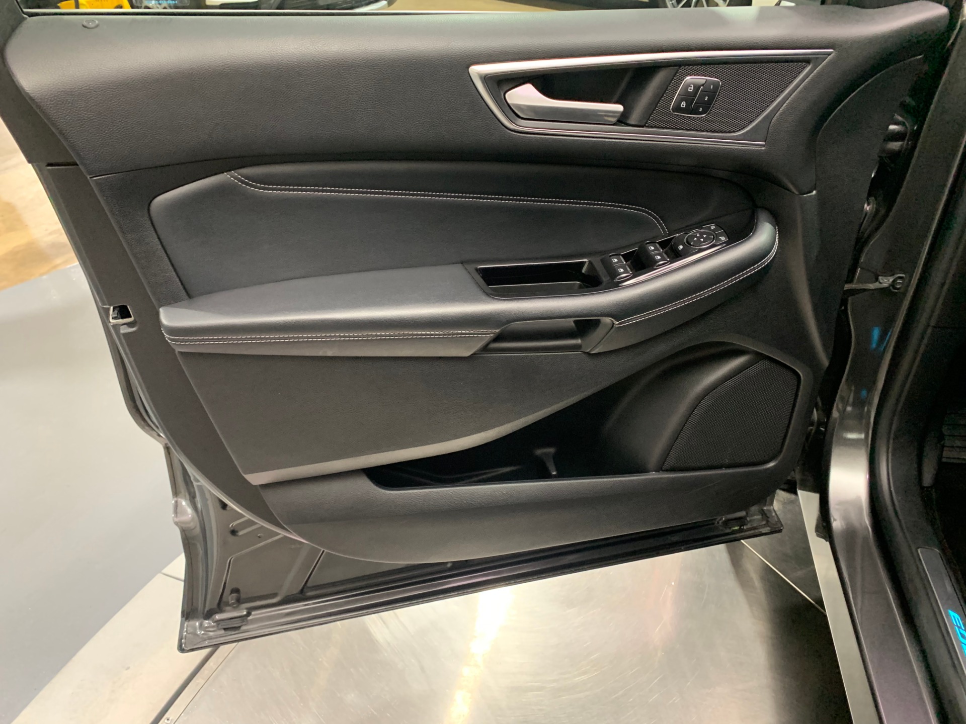 Used-2017-Ford-Edge-Titanium
