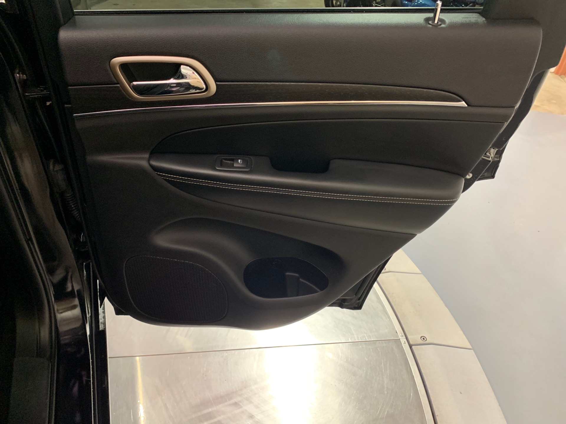 Used-2015-Jeep-Grand-Cherokee-Limited-4X4