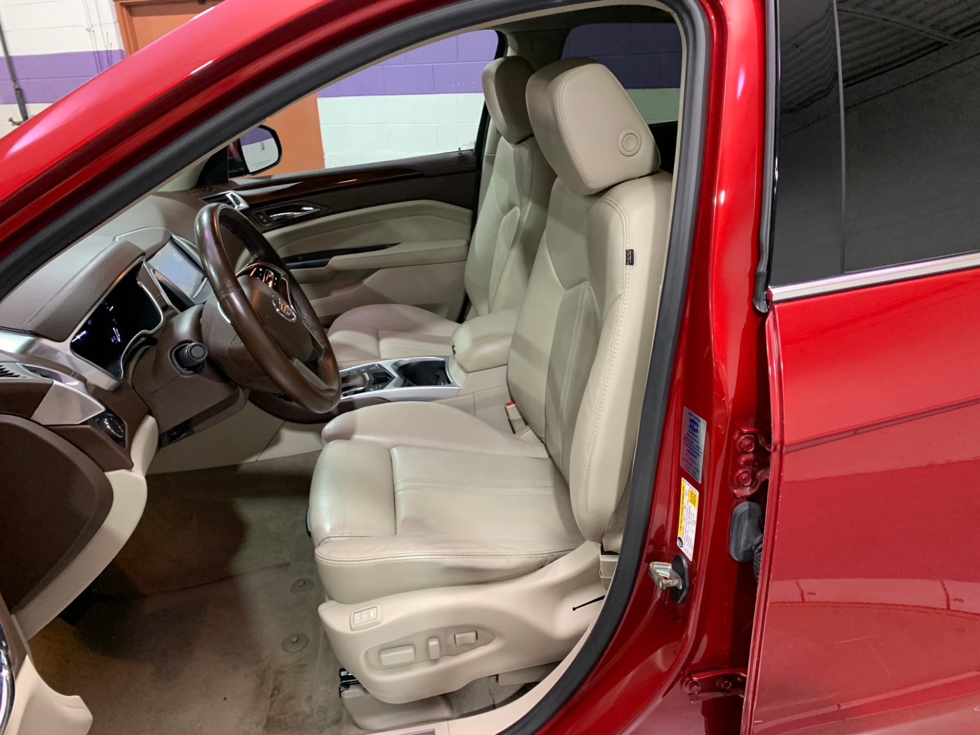 Used-2014-Cadillac-SRX-Luxury-Collection