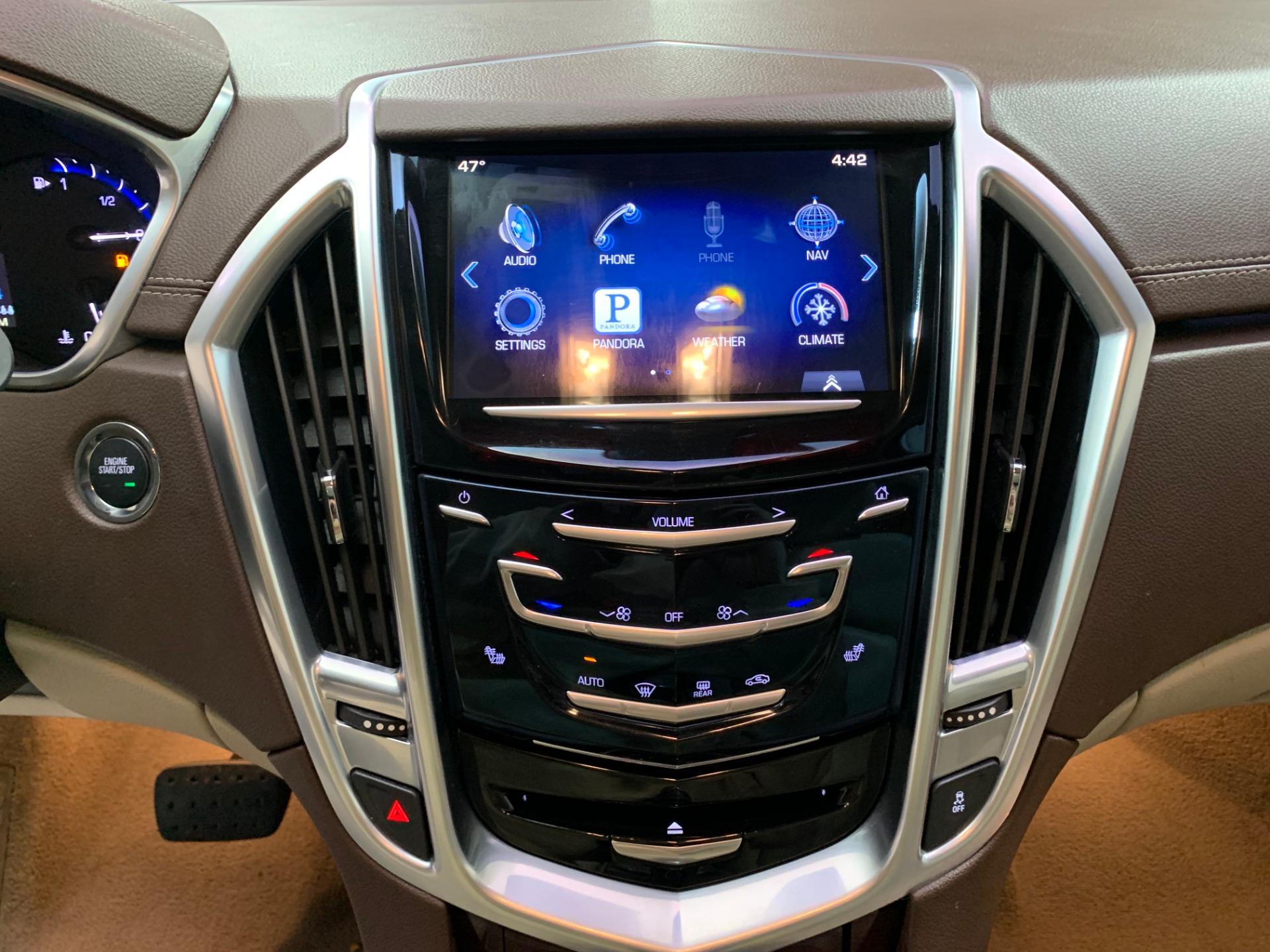 Used-2014-Cadillac-SRX-Luxury-Collection
