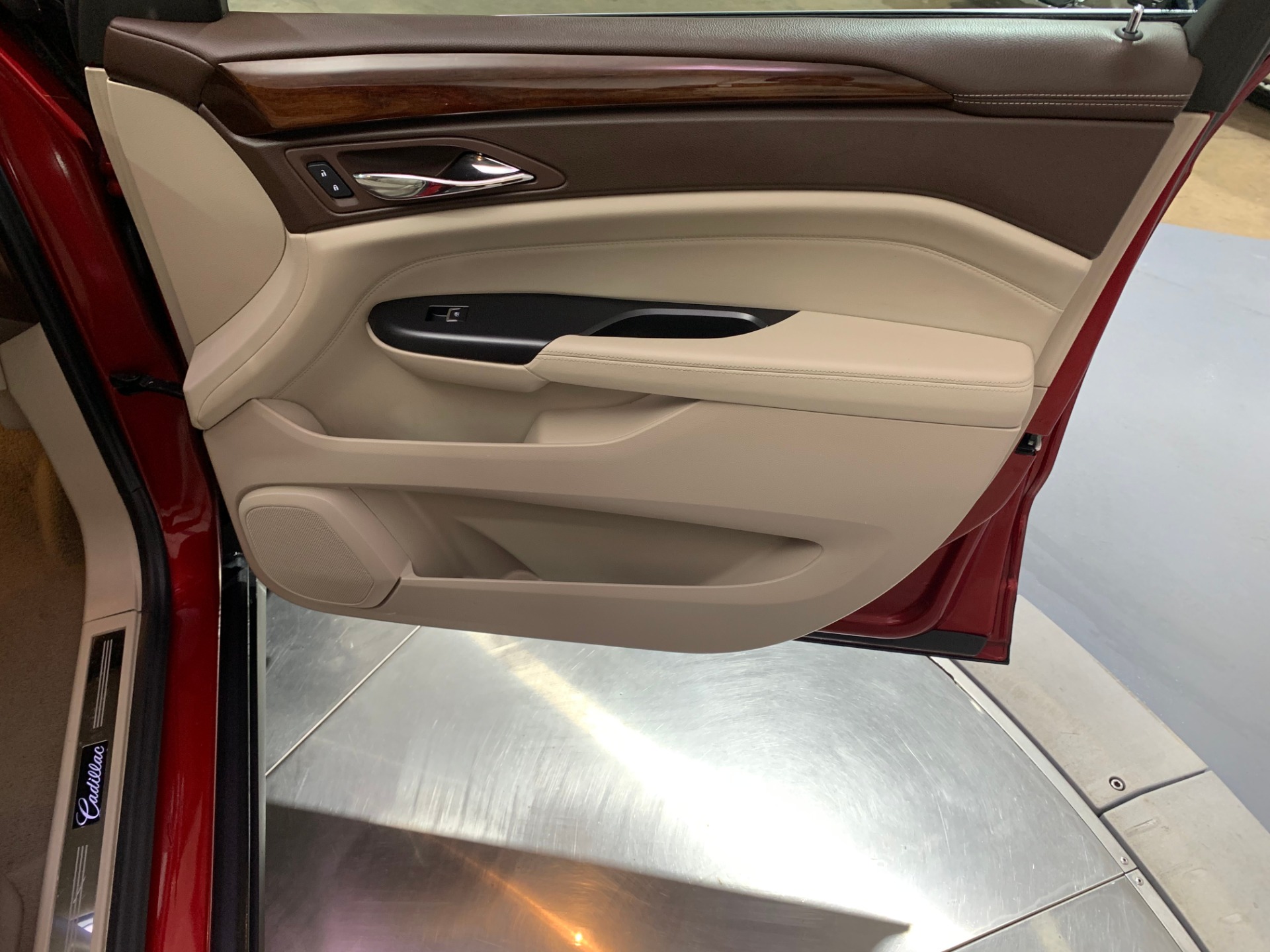 Used-2014-Cadillac-SRX-Luxury-Collection
