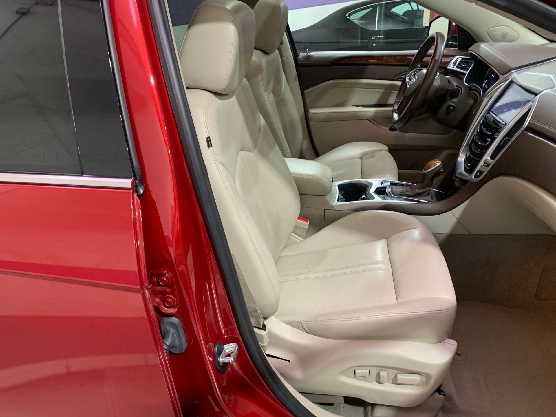 Used-2014-Cadillac-SRX-Luxury-Collection
