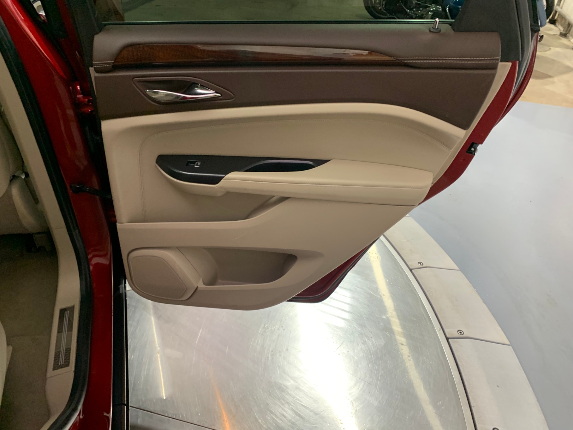 Used-2014-Cadillac-SRX-Luxury-Collection