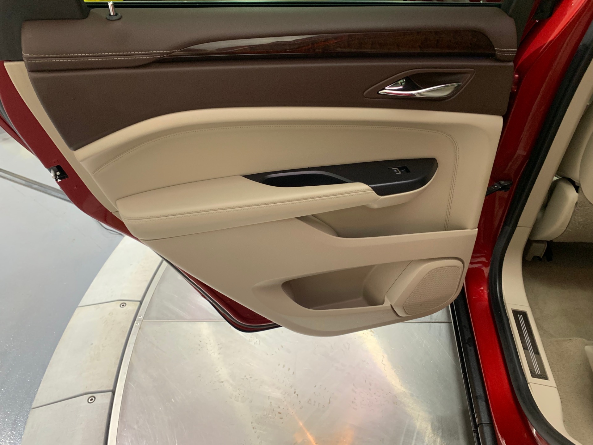 Used-2014-Cadillac-SRX-Luxury-Collection
