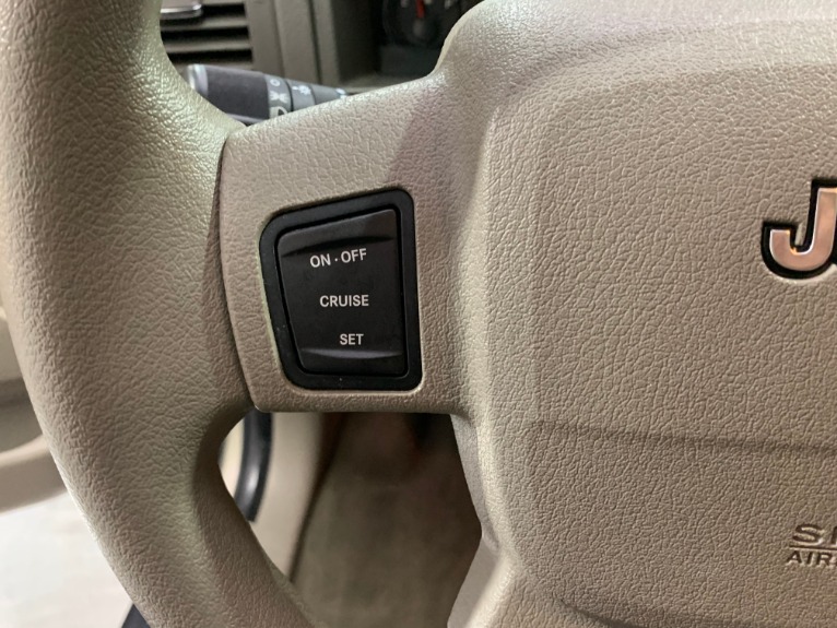 Used-2005-Jeep-Grand-Cherokee-Laredo-4WD
