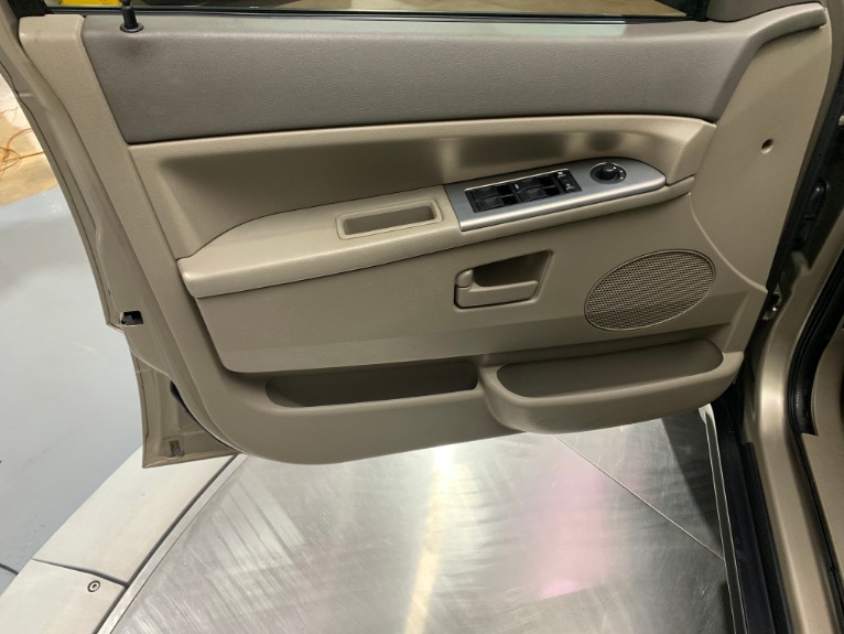 Used-2005-Jeep-Grand-Cherokee-Laredo-4WD