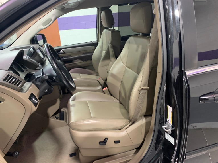 Used-2012-Volkswagen-Routan-SE