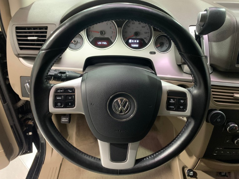 Used-2012-Volkswagen-Routan-SE