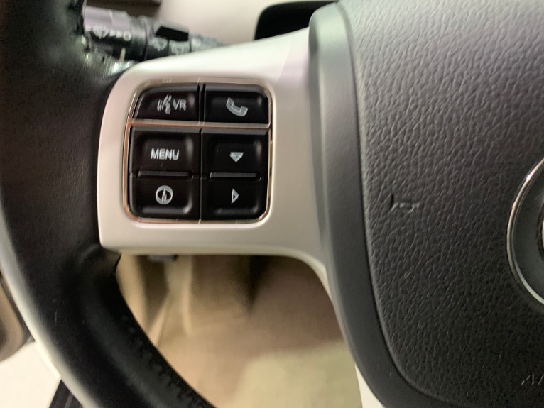 Used-2012-Volkswagen-Routan-SE