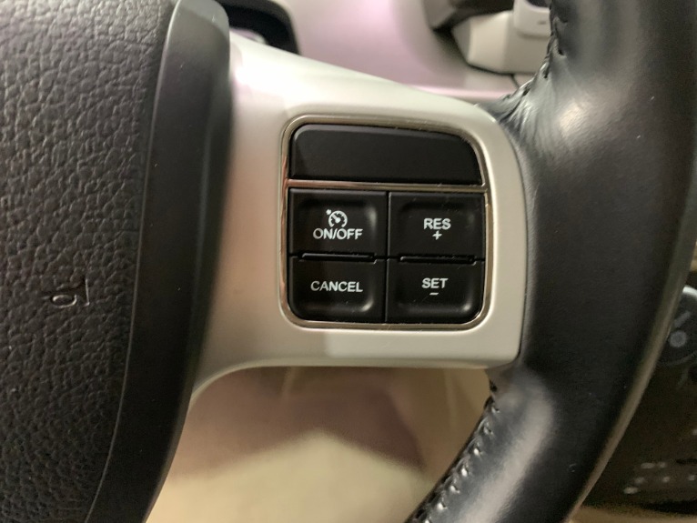 Used-2012-Volkswagen-Routan-SE