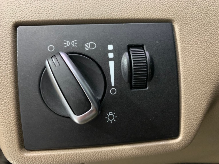 Used-2012-Volkswagen-Routan-SE