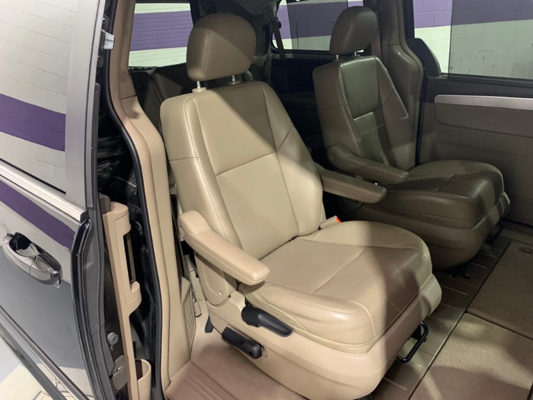 Used-2012-Volkswagen-Routan-SE