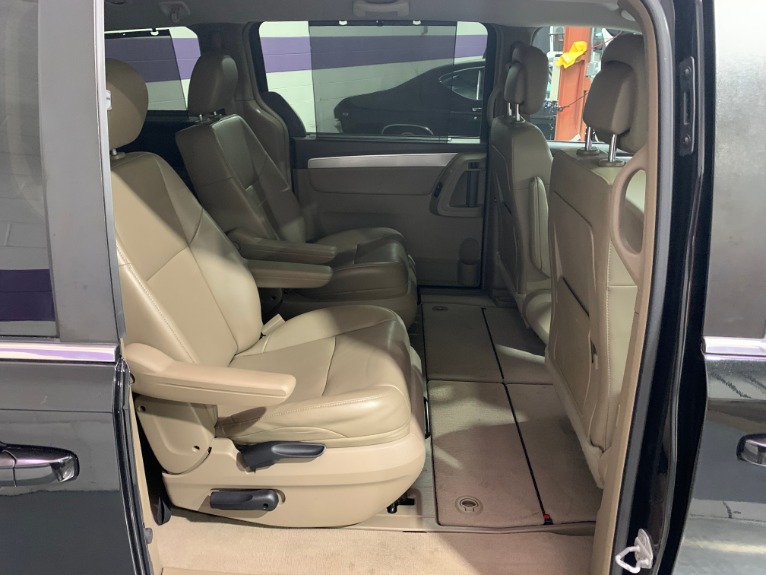 Used-2012-Volkswagen-Routan-SE