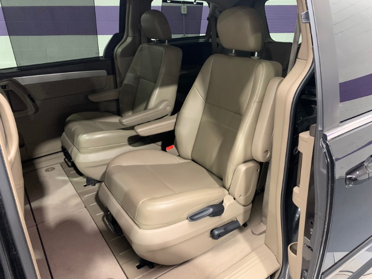 Used-2012-Volkswagen-Routan-SE