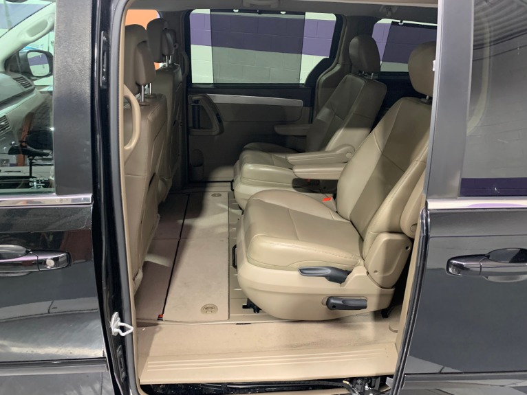 Used-2012-Volkswagen-Routan-SE