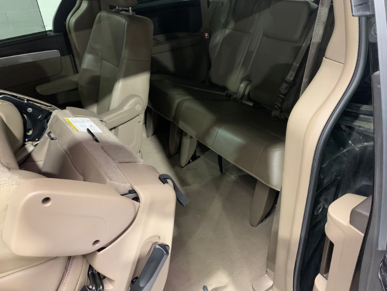 Used-2012-Volkswagen-Routan-SE