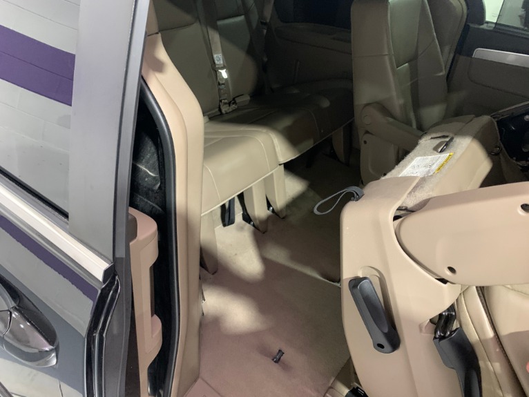 Used-2012-Volkswagen-Routan-SE