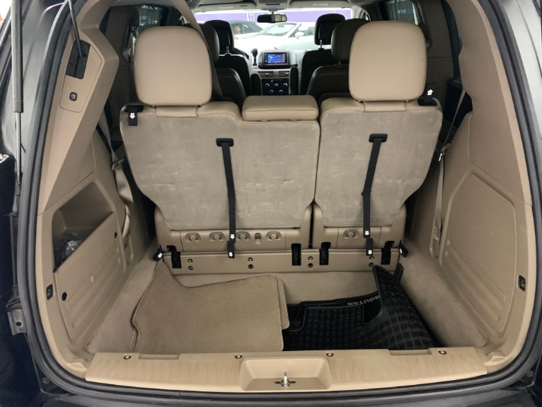 Used-2012-Volkswagen-Routan-SE