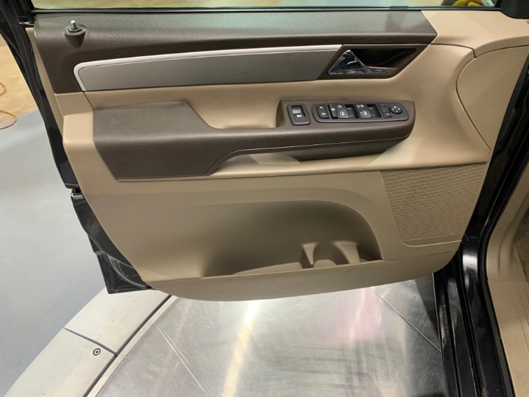 Used-2012-Volkswagen-Routan-SE