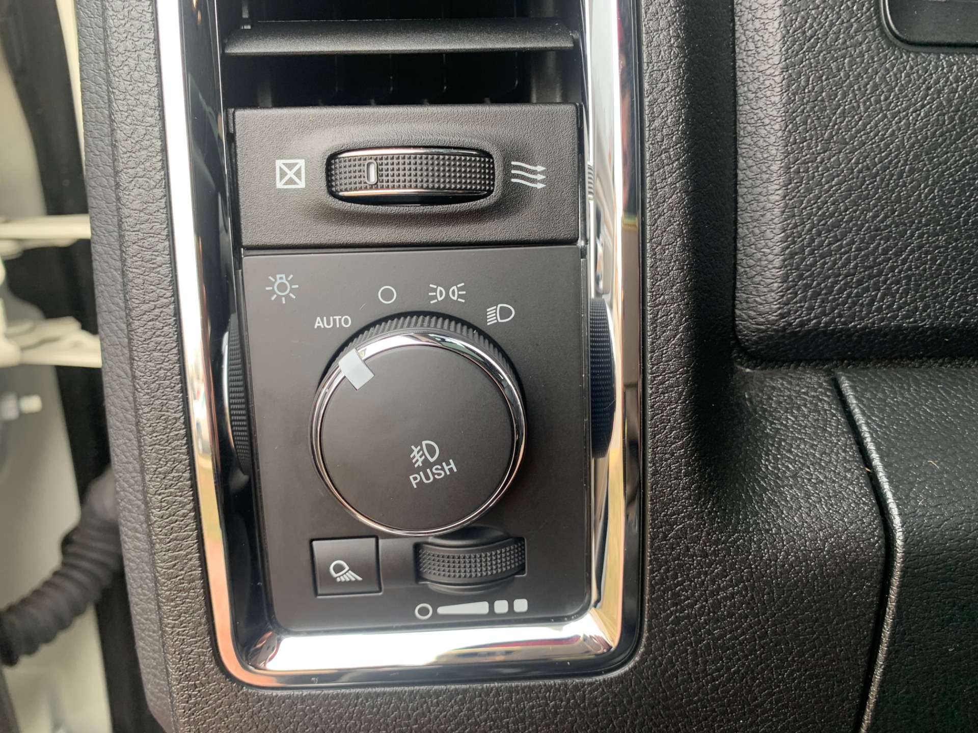Used-2017-Ram-3500-pickup-Laramie-4X4