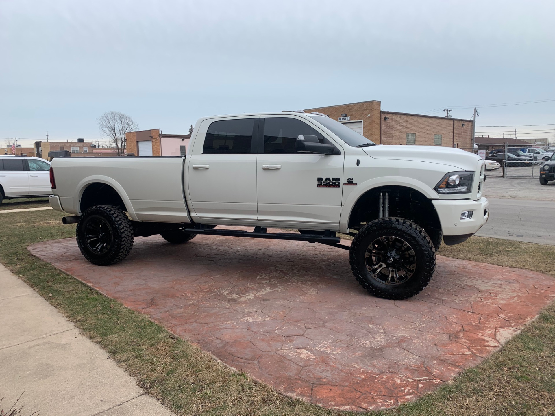 Used-2017-Ram-3500-pickup-Laramie-4X4