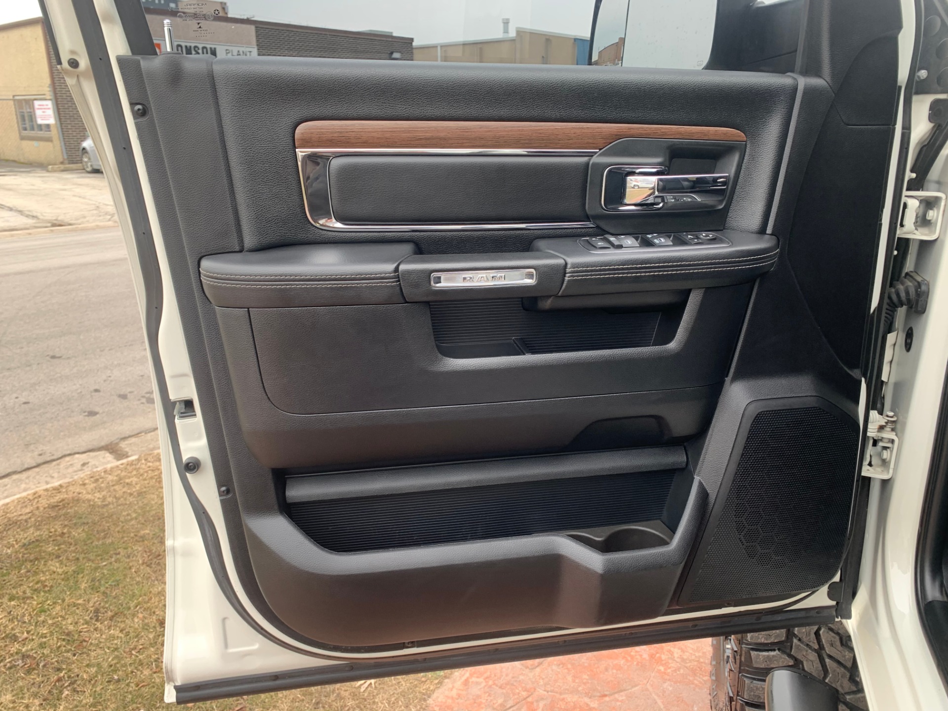 Used-2017-Ram-3500-pickup-Laramie-4X4