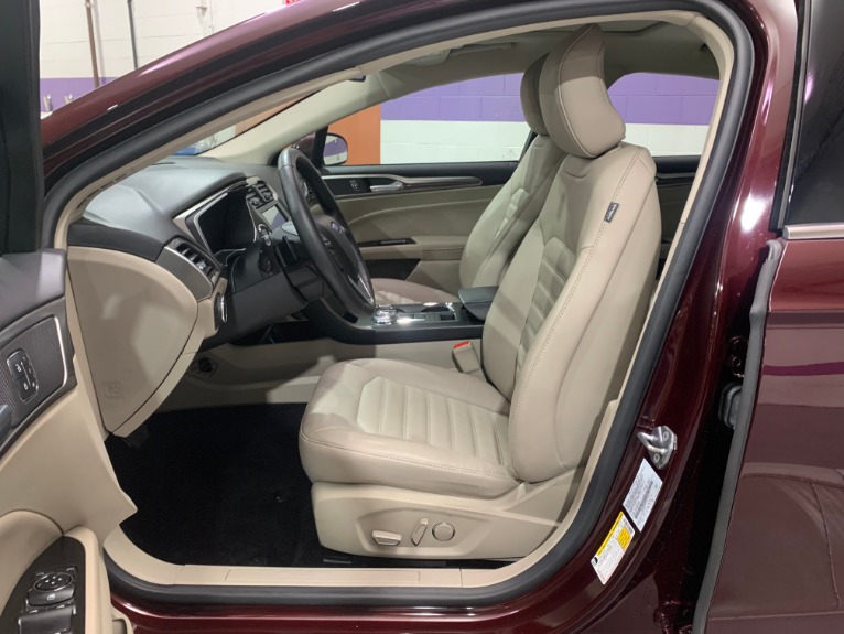 Used-2017-Ford-Fusion-SE-FWD
