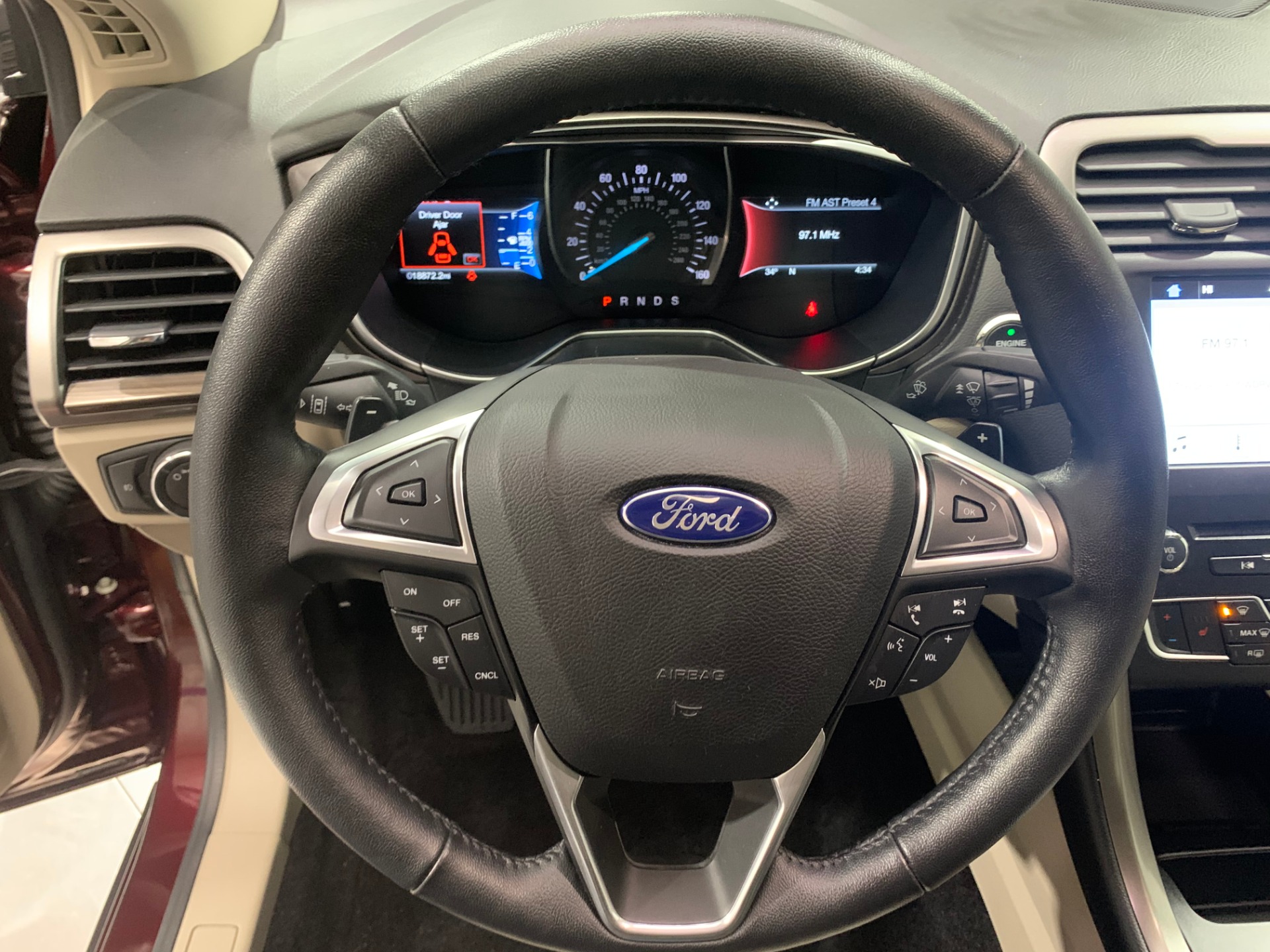 Used-2017-Ford-Fusion-SE-FWD