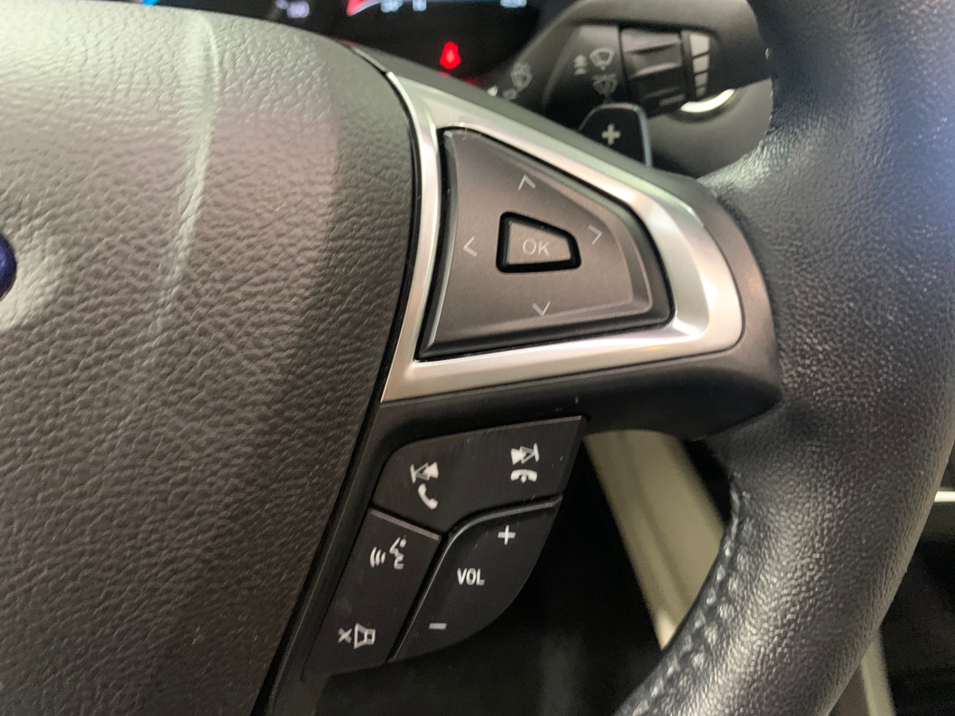 Used-2017-Ford-Fusion-SE-FWD